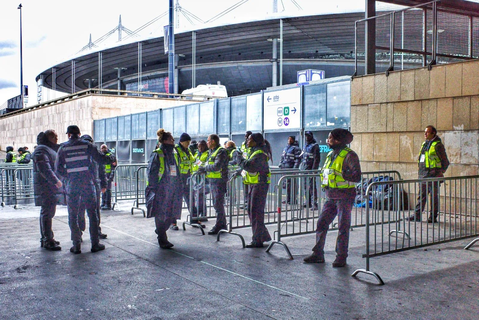 Dispositif de sécurité aux abords du Stade de France